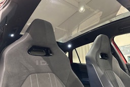 punainen Volkswagen ID.4 2022 kuva 20.