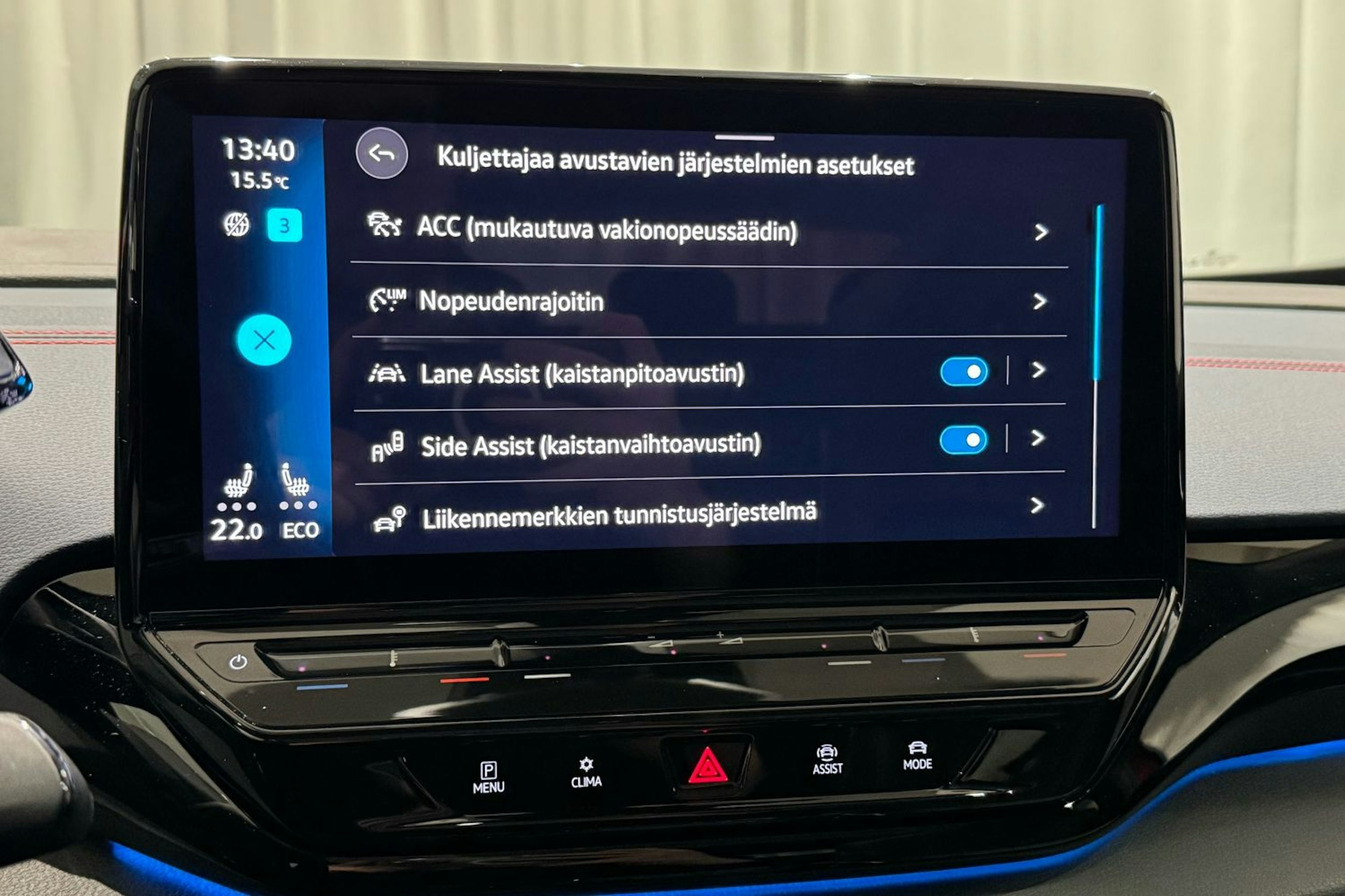 punainen Volkswagen ID.4 2022 kuva 27.