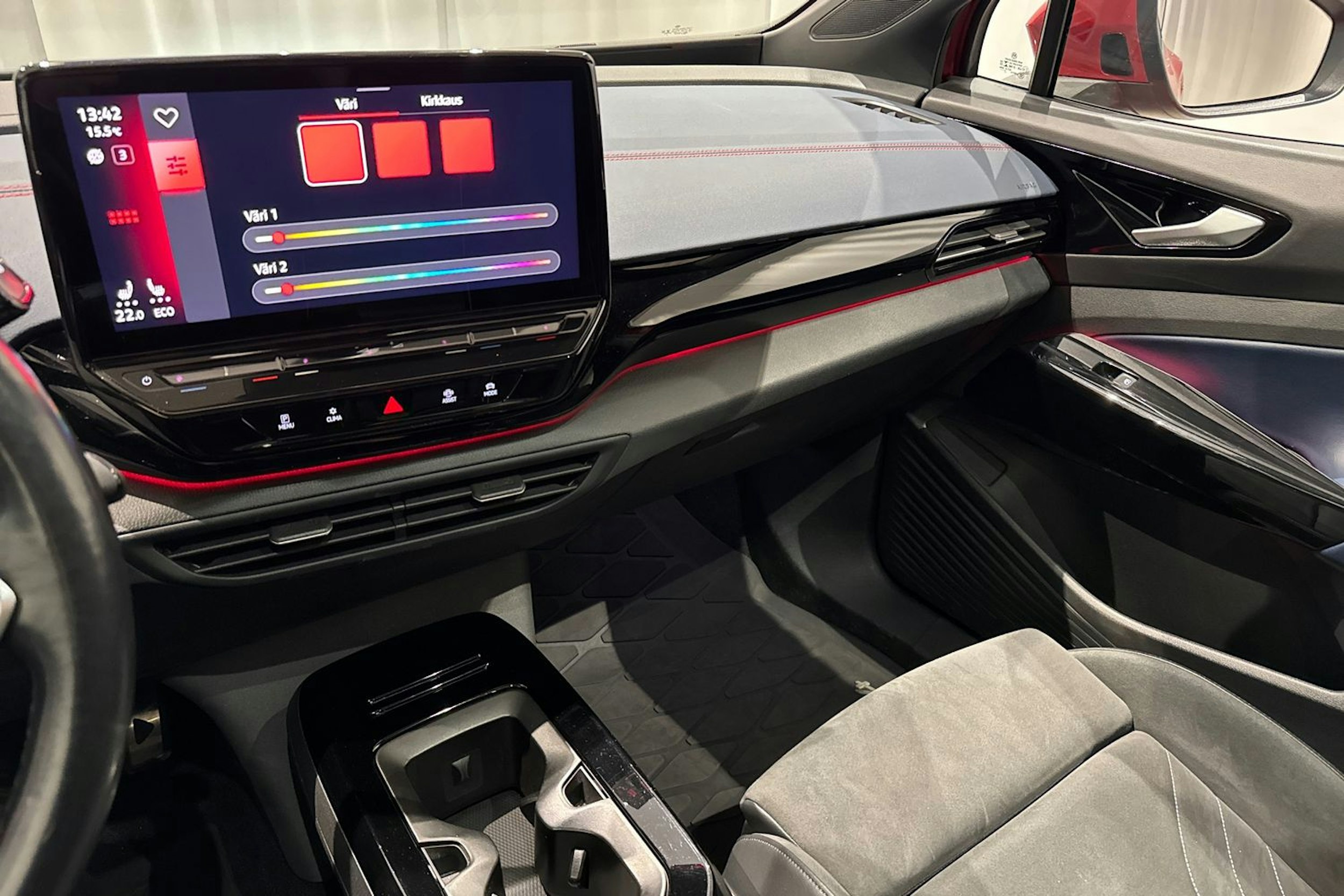 punainen Volkswagen ID.4 2022 kuva 30.