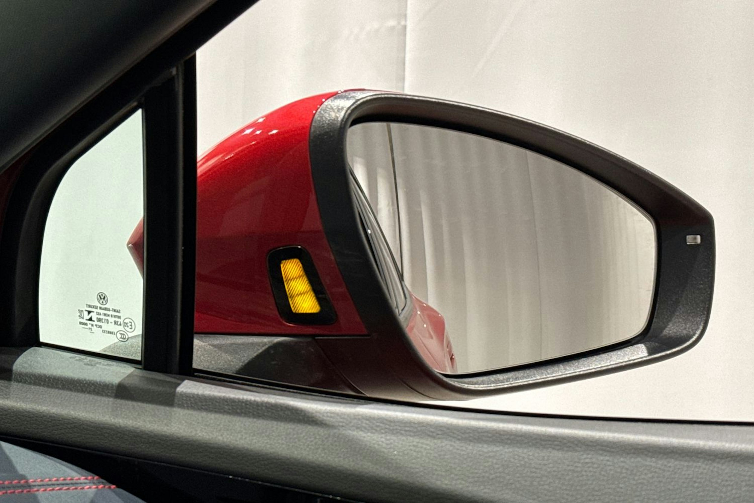 punainen Volkswagen ID.4 2022 kuva 32.