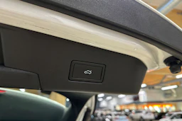 valkoinen Volkswagen ID.4 2022 kuva 23.
