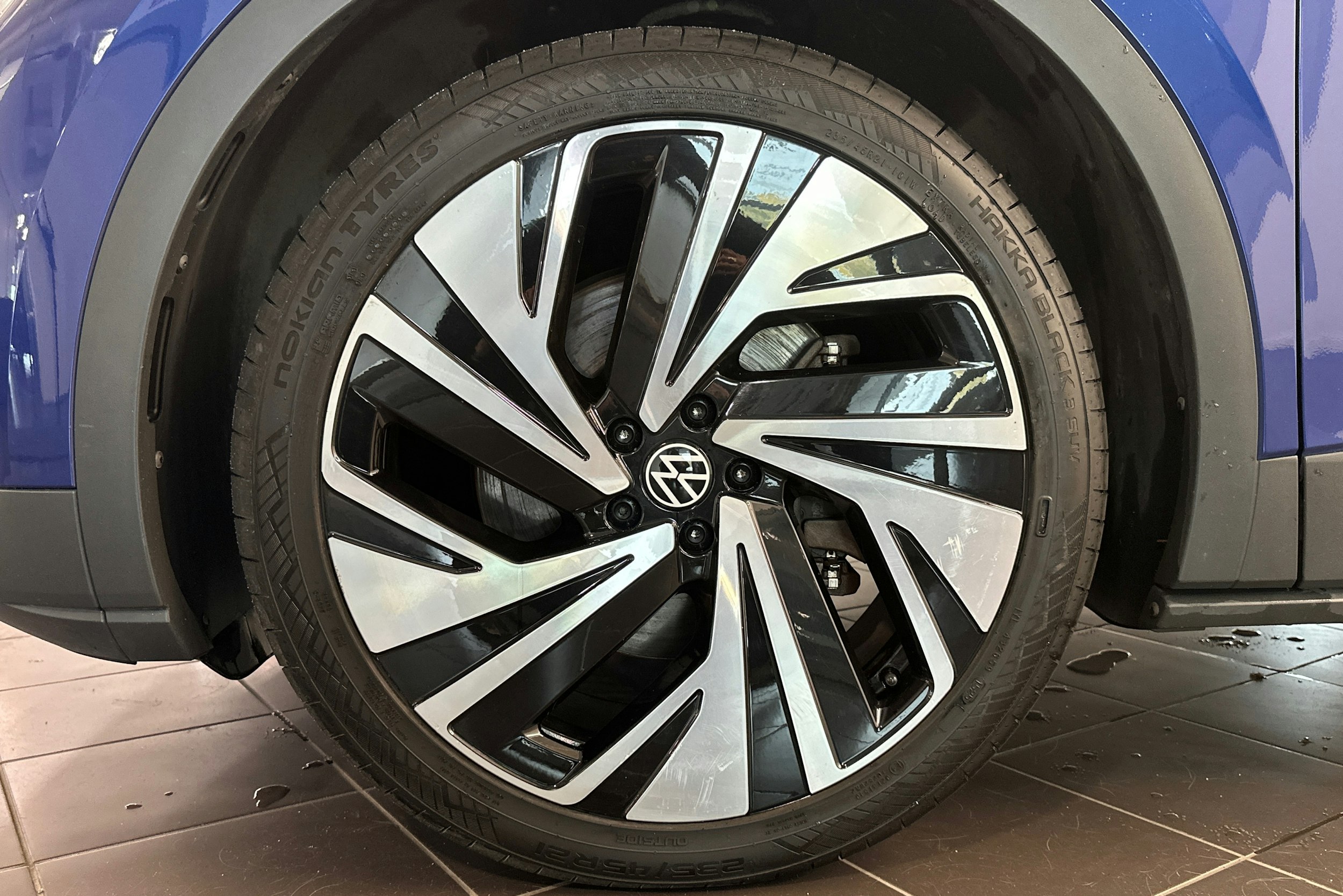 sininen Volkswagen ID.4 2021 kuva 11.