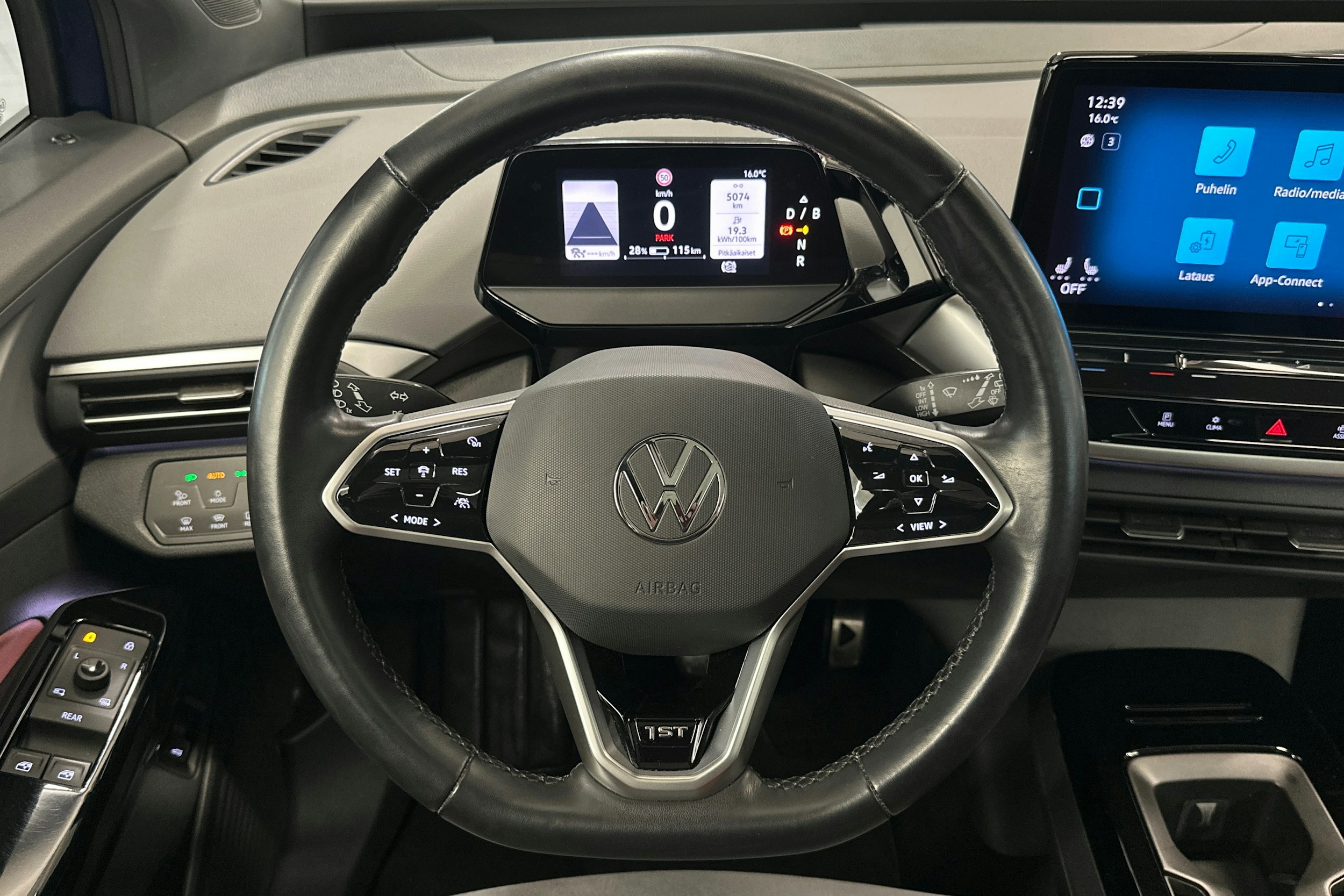 sininen Volkswagen ID.4 2021 kuva 16.