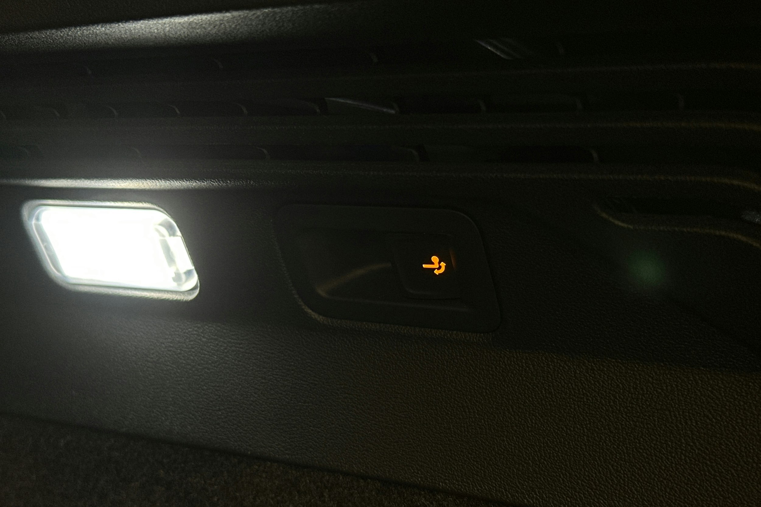 sininen Volkswagen ID.4 2021 kuva 23.