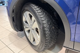 Sininen Volkswagen ID.4 2021 kuva 10.