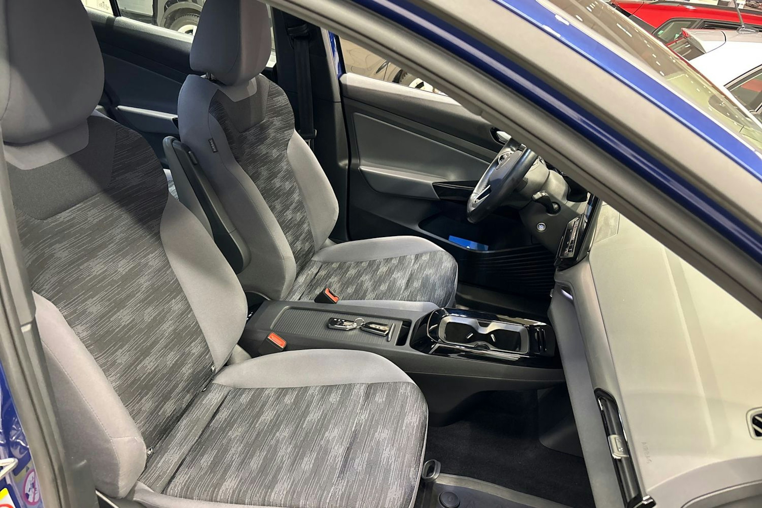 Sininen Volkswagen ID.4 2021 kuva 13.