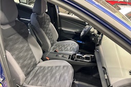 Sininen Volkswagen ID.4 2021 kuva 13.