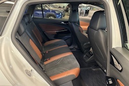 valkoinen Volkswagen ID.4 2021 kuva 14.