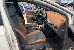 valkoinen Volkswagen ID.4 2021 kuva 15.