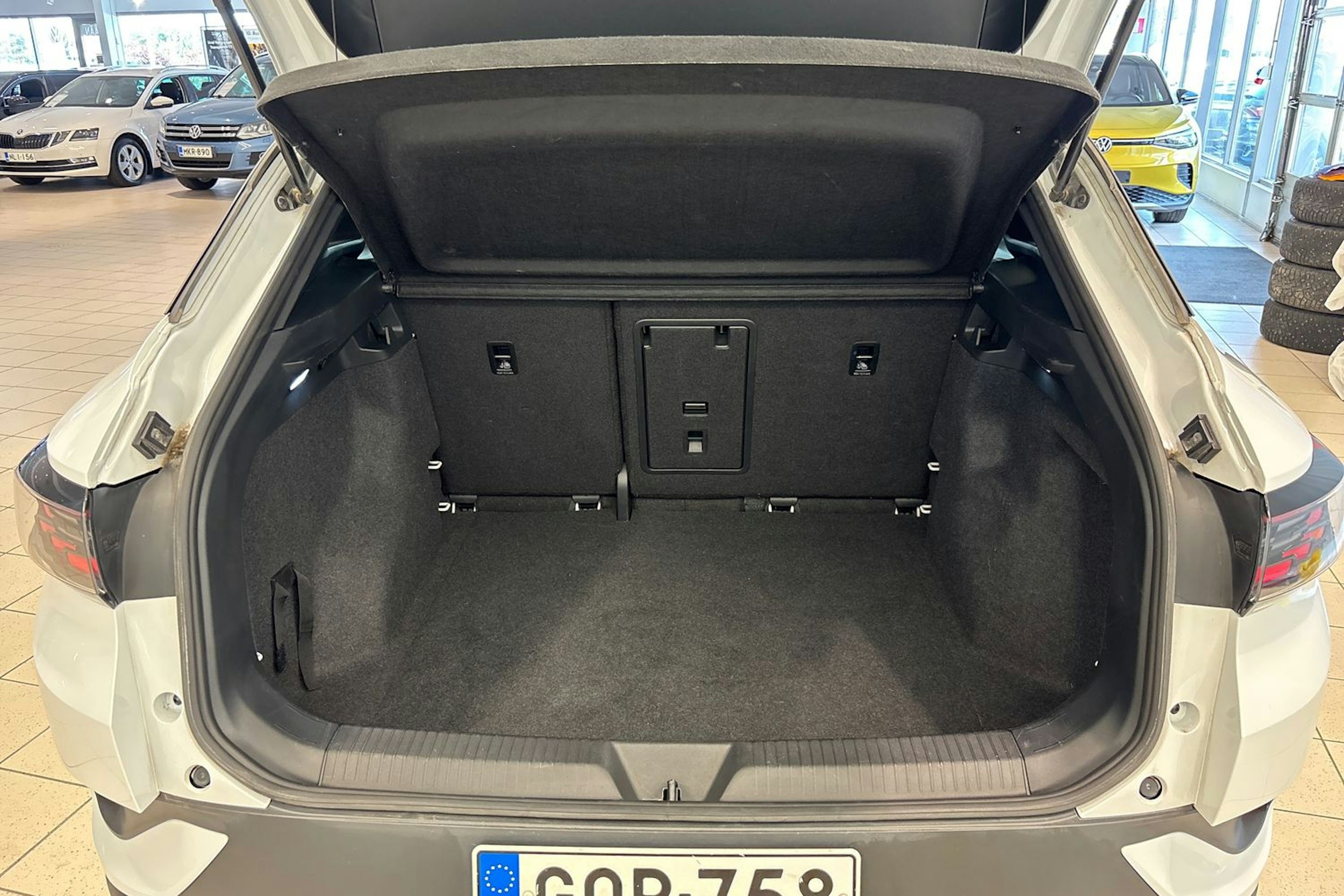 valkoinen Volkswagen ID.4 2021 kuva 26.
