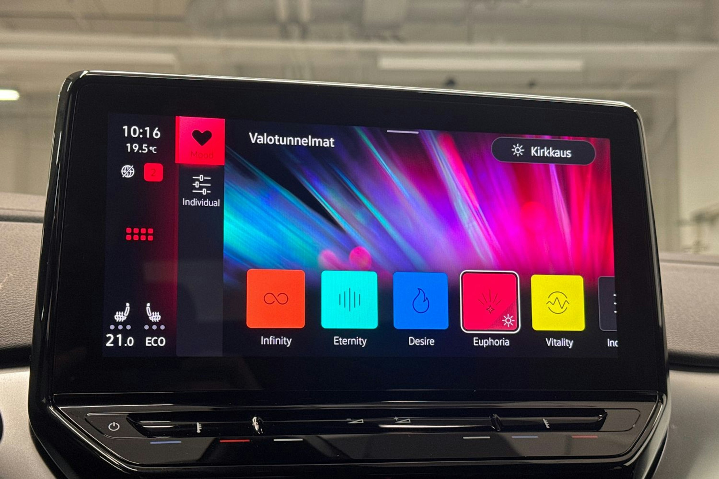 harmaa Volkswagen ID.4 2021 kuva 37.