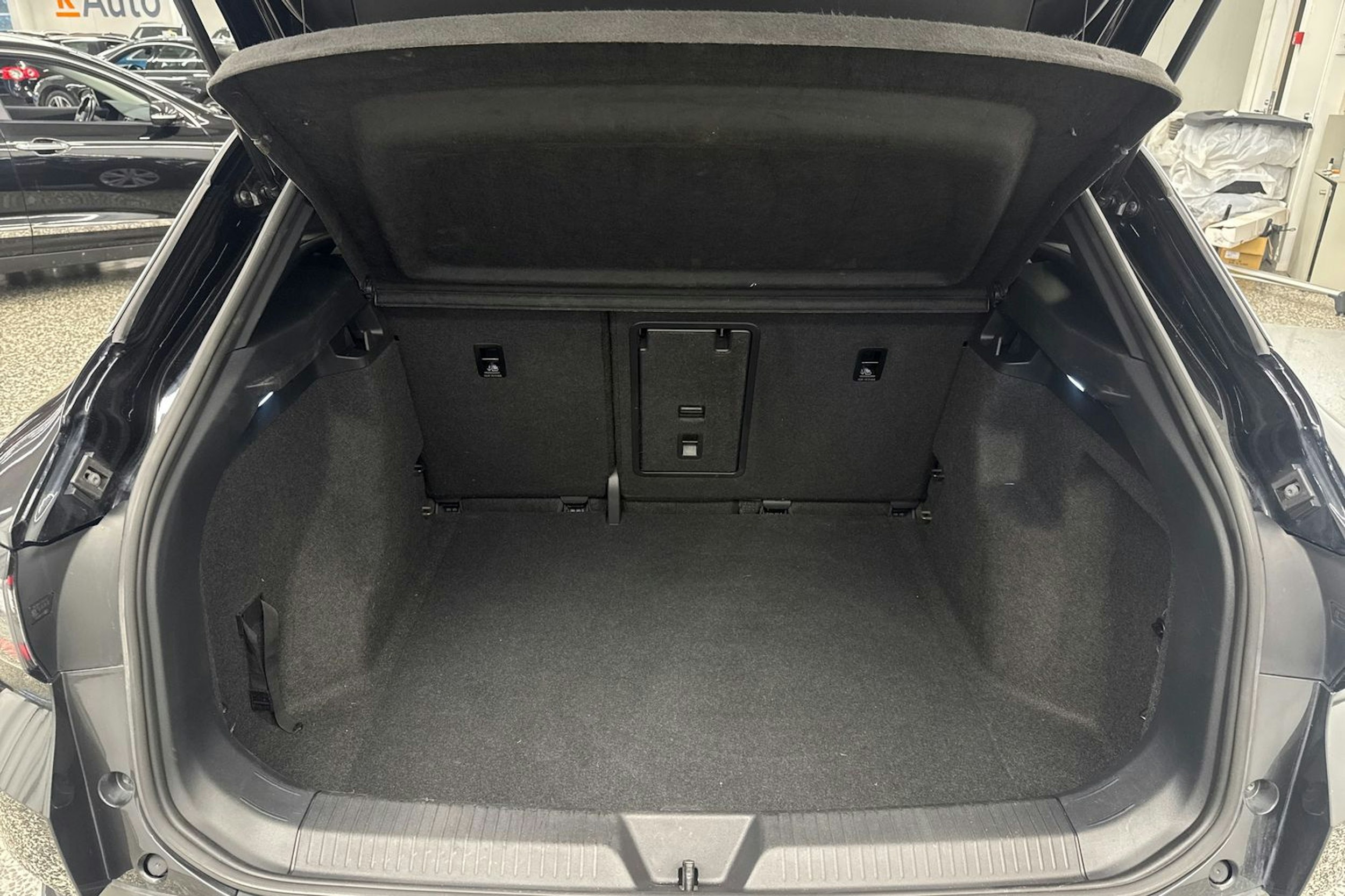 harmaa Volkswagen ID.4 2021 kuva 38.