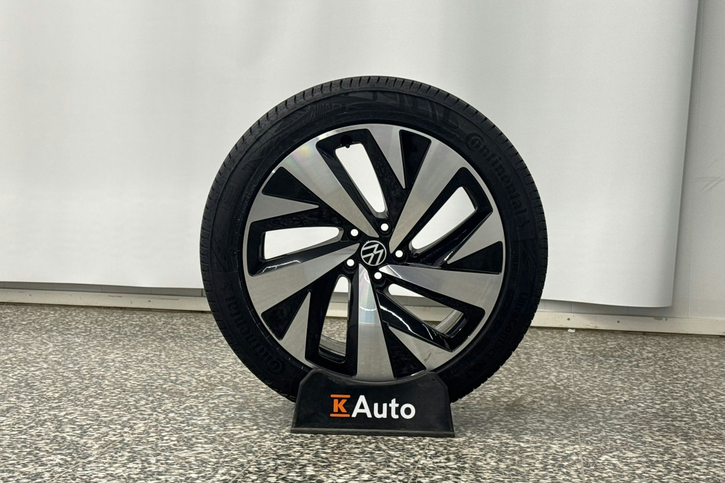 harmaa Volkswagen ID.4 2021 kuva 43.