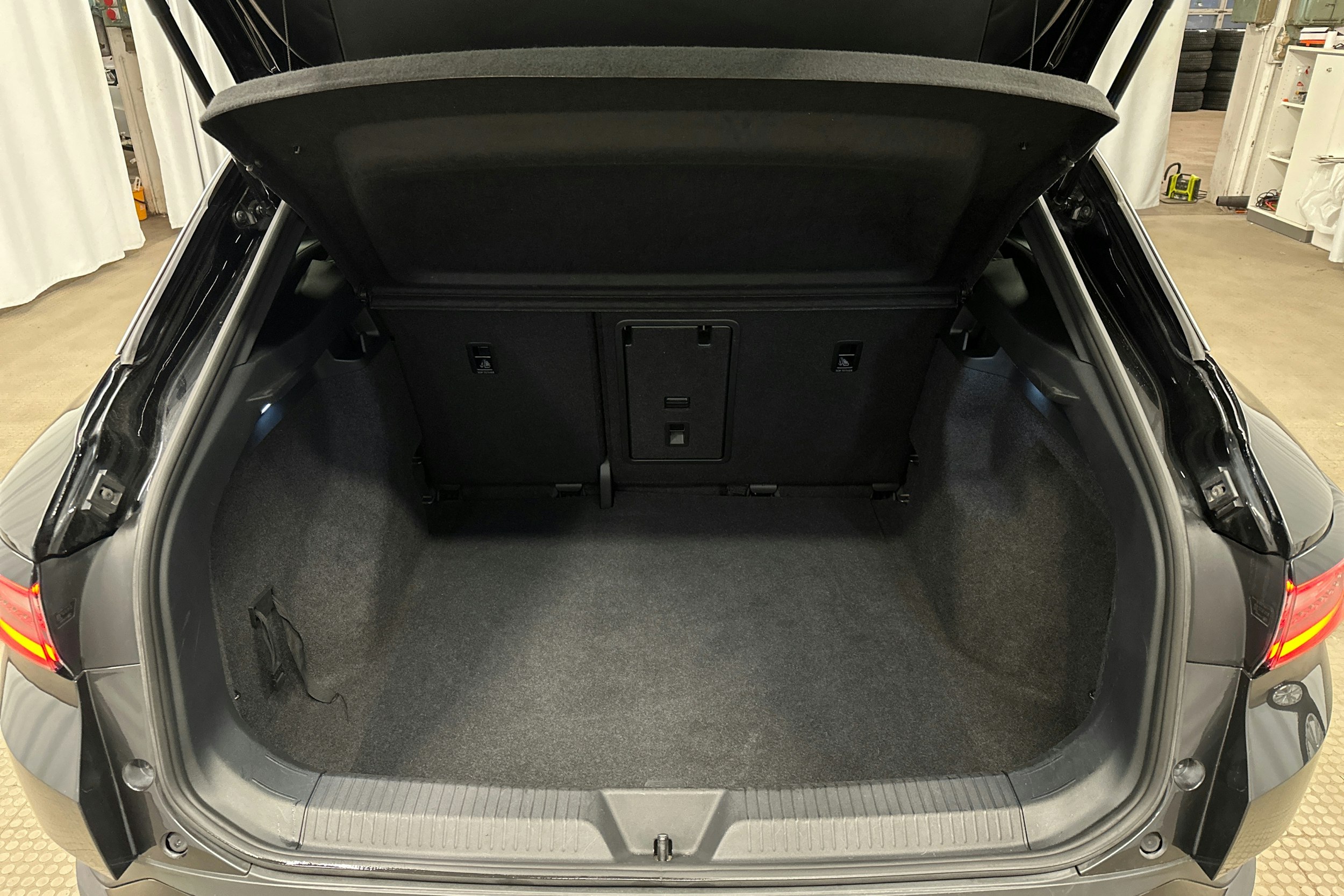 harmaa Volkswagen ID.4 2021 kuva 14.