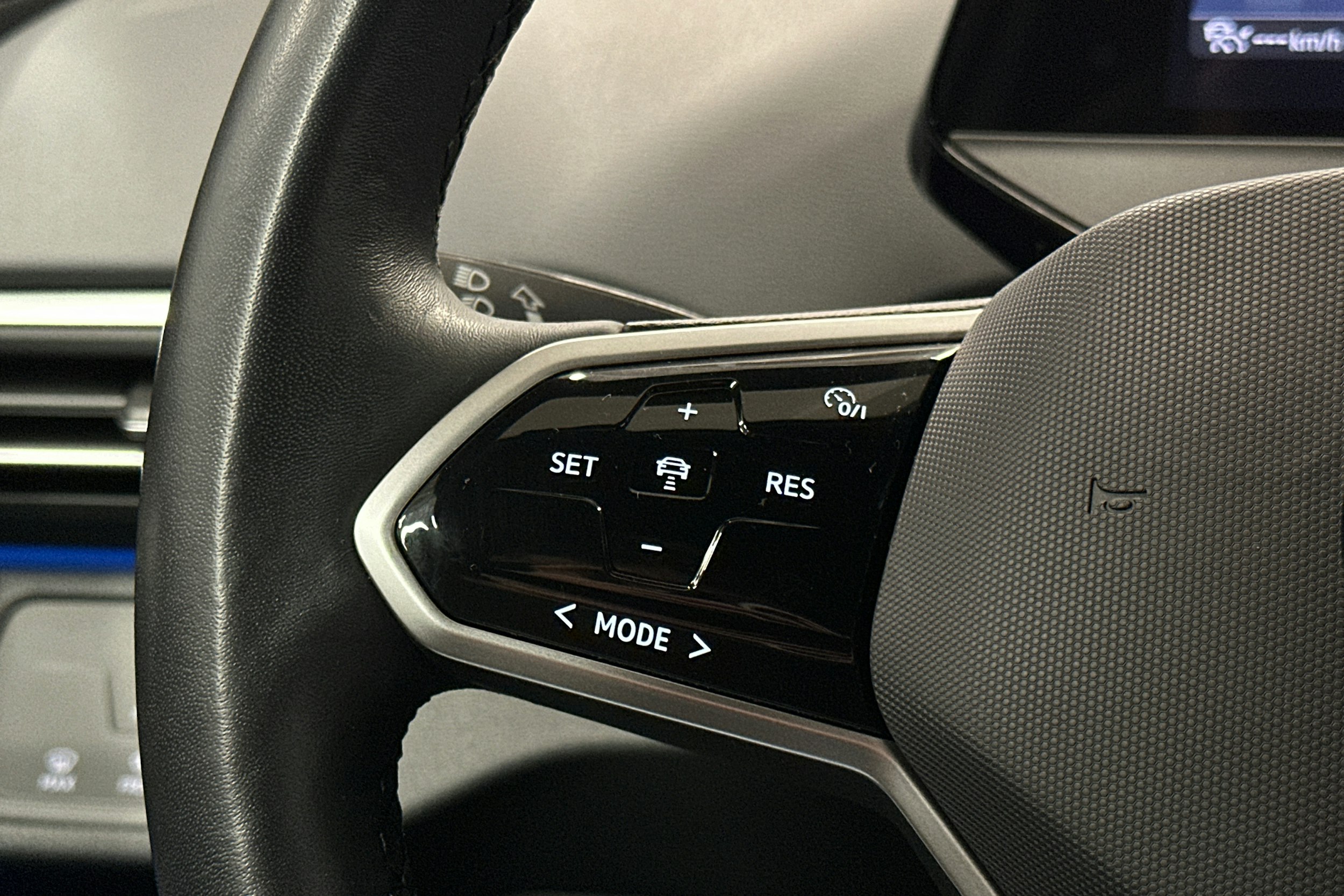 harmaa Volkswagen ID.4 2021 kuva 18.