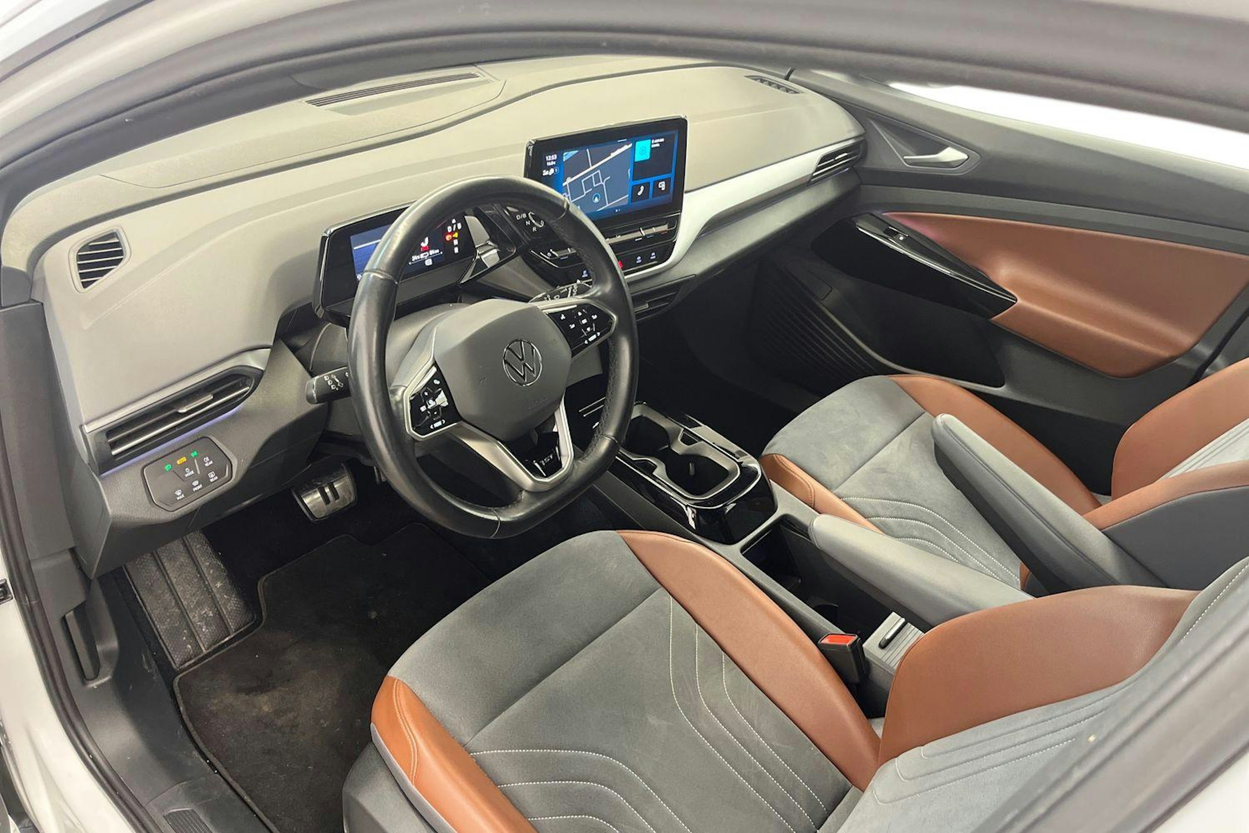 Valkoinen Volkswagen ID.4 2021 kuva 7.