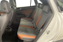 Valkoinen Volkswagen ID.4 2021 kuva 10.