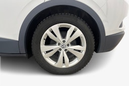 Valkoinen Volkswagen ID.4 2021 kuva 11.