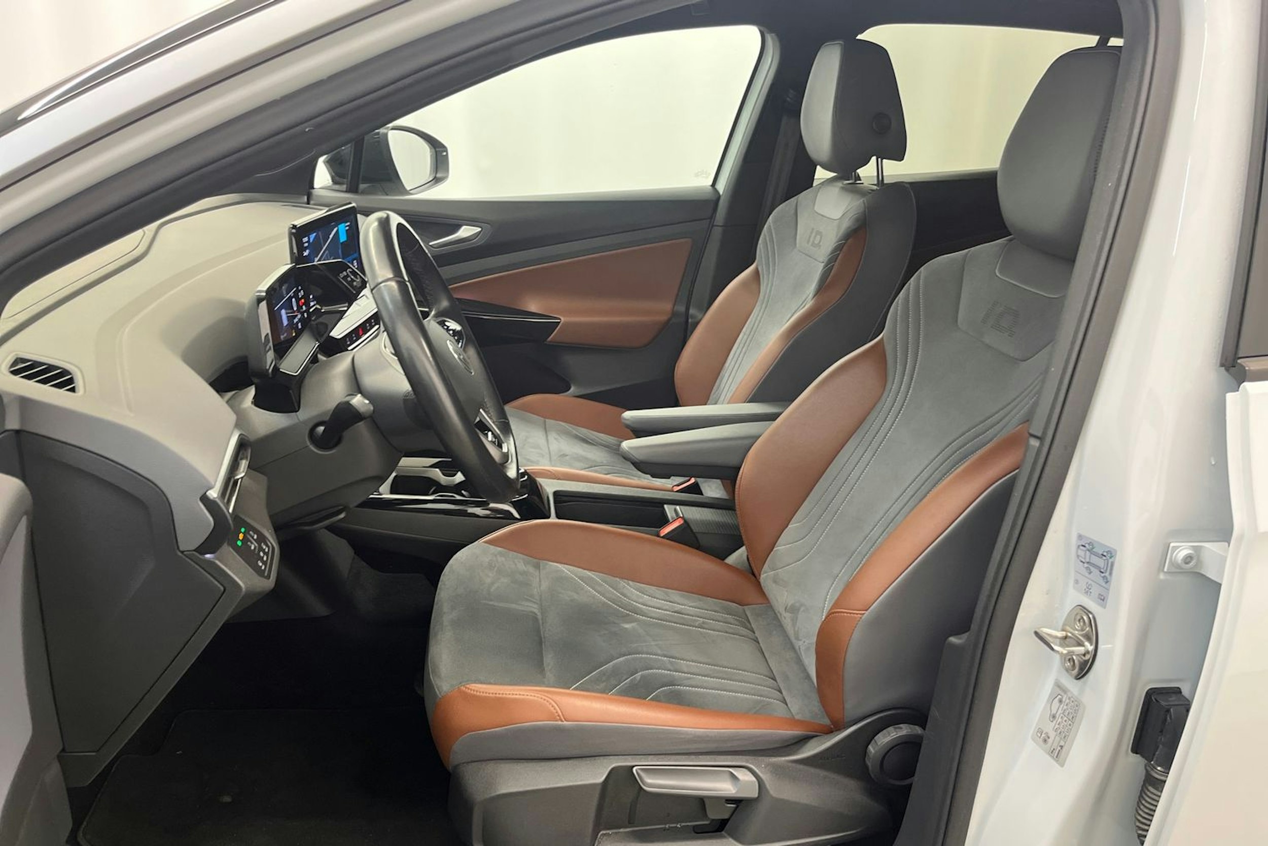 Valkoinen Volkswagen ID.4 2021 kuva 15.