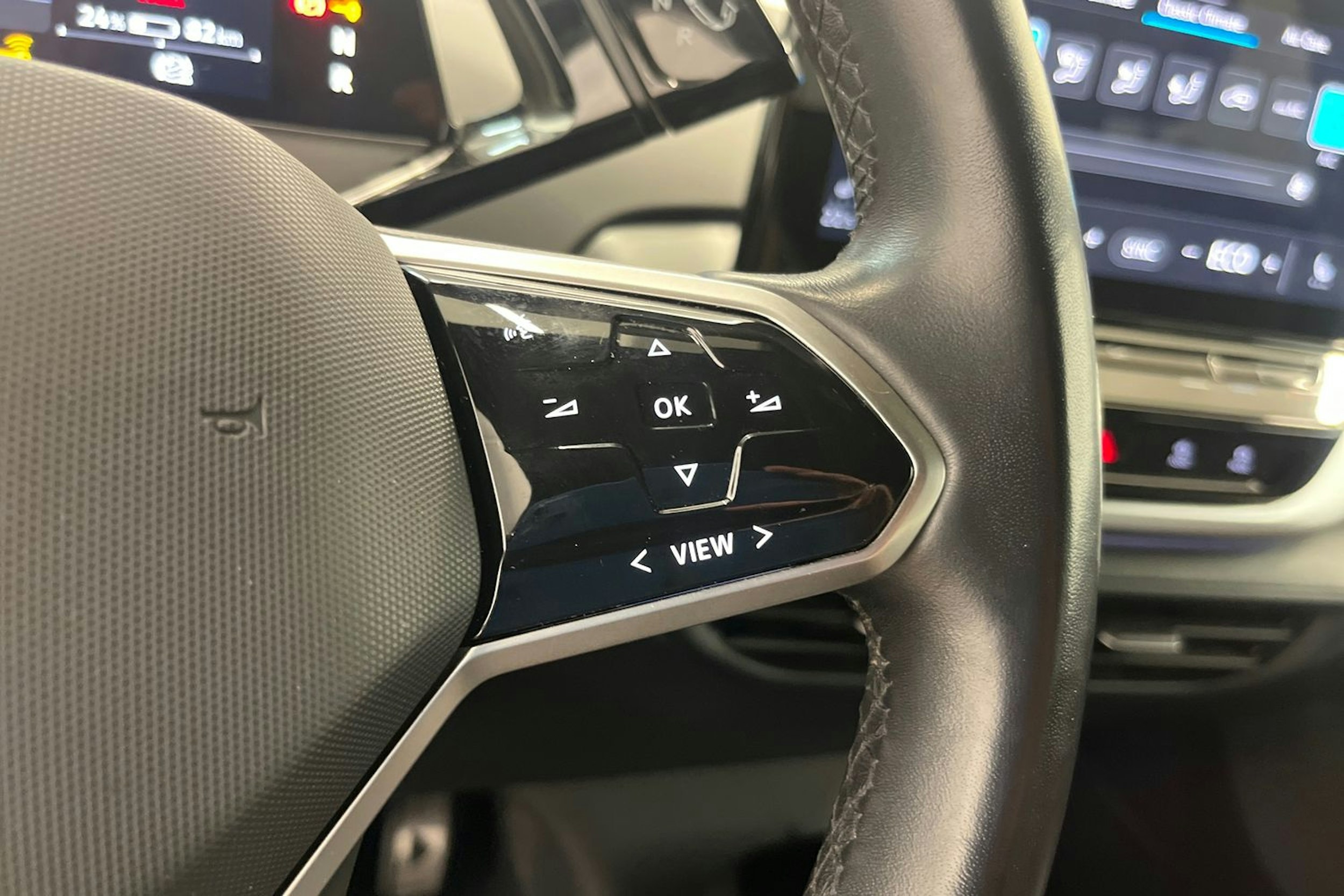 Valkoinen Volkswagen ID.4 2021 kuva 17.