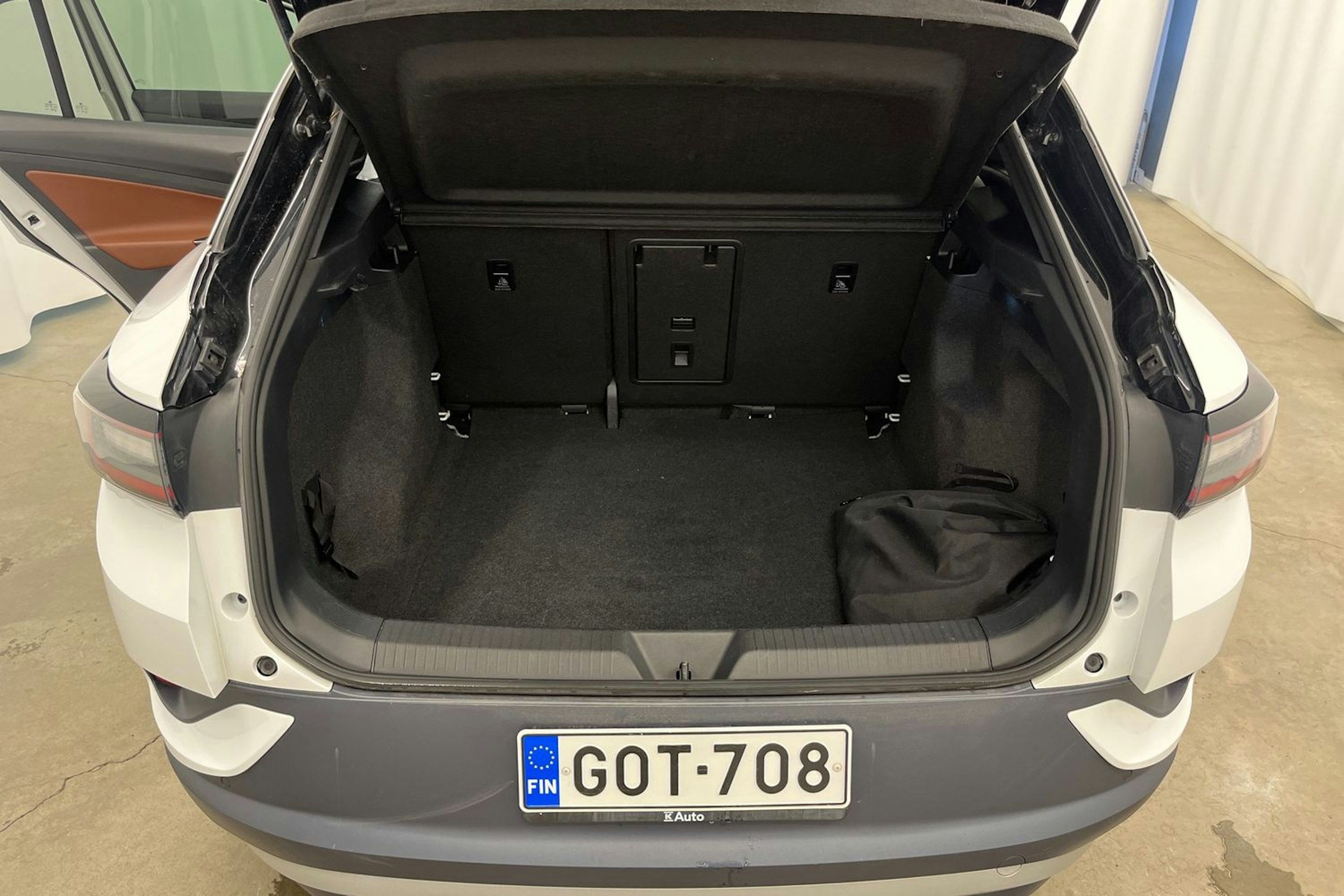 Valkoinen Volkswagen ID.4 2021 kuva 21.