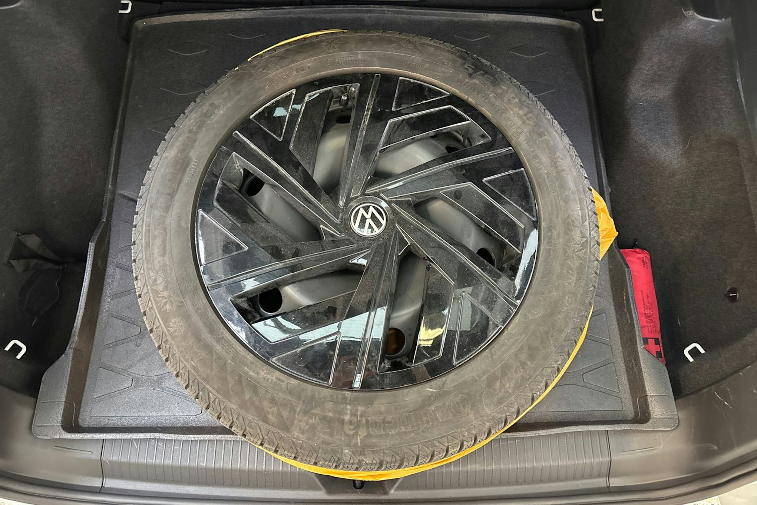 met. valkoinen Volkswagen ID.4 2021 kuva 11.