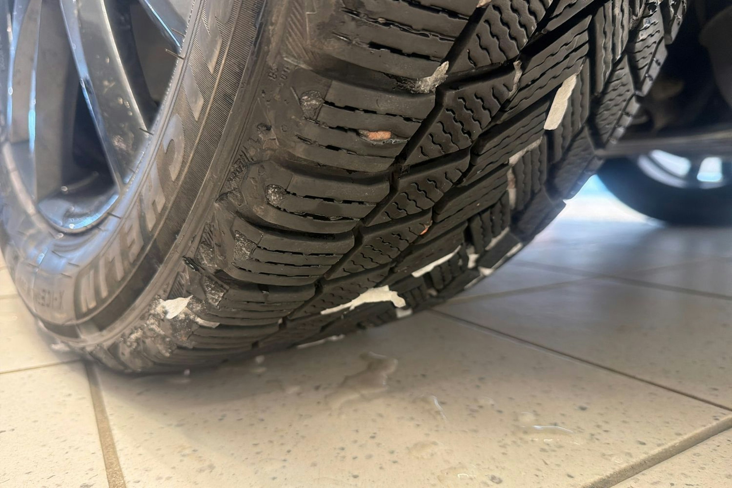 Harmaa Volkswagen ID.4 2021 kuva 13.