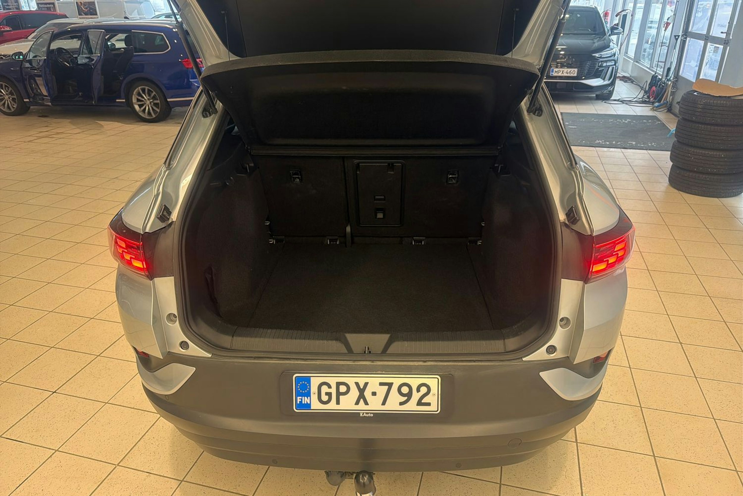 Harmaa Volkswagen ID.4 2021 kuva 14.