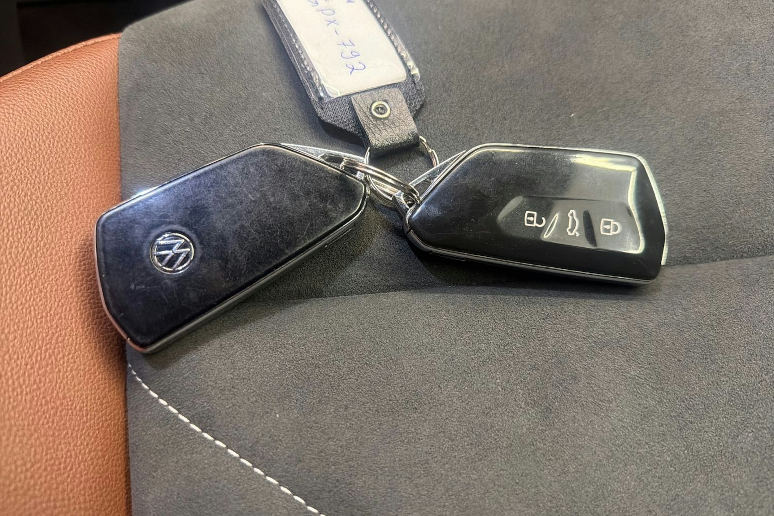 Harmaa Volkswagen ID.4 2021 kuva 15.