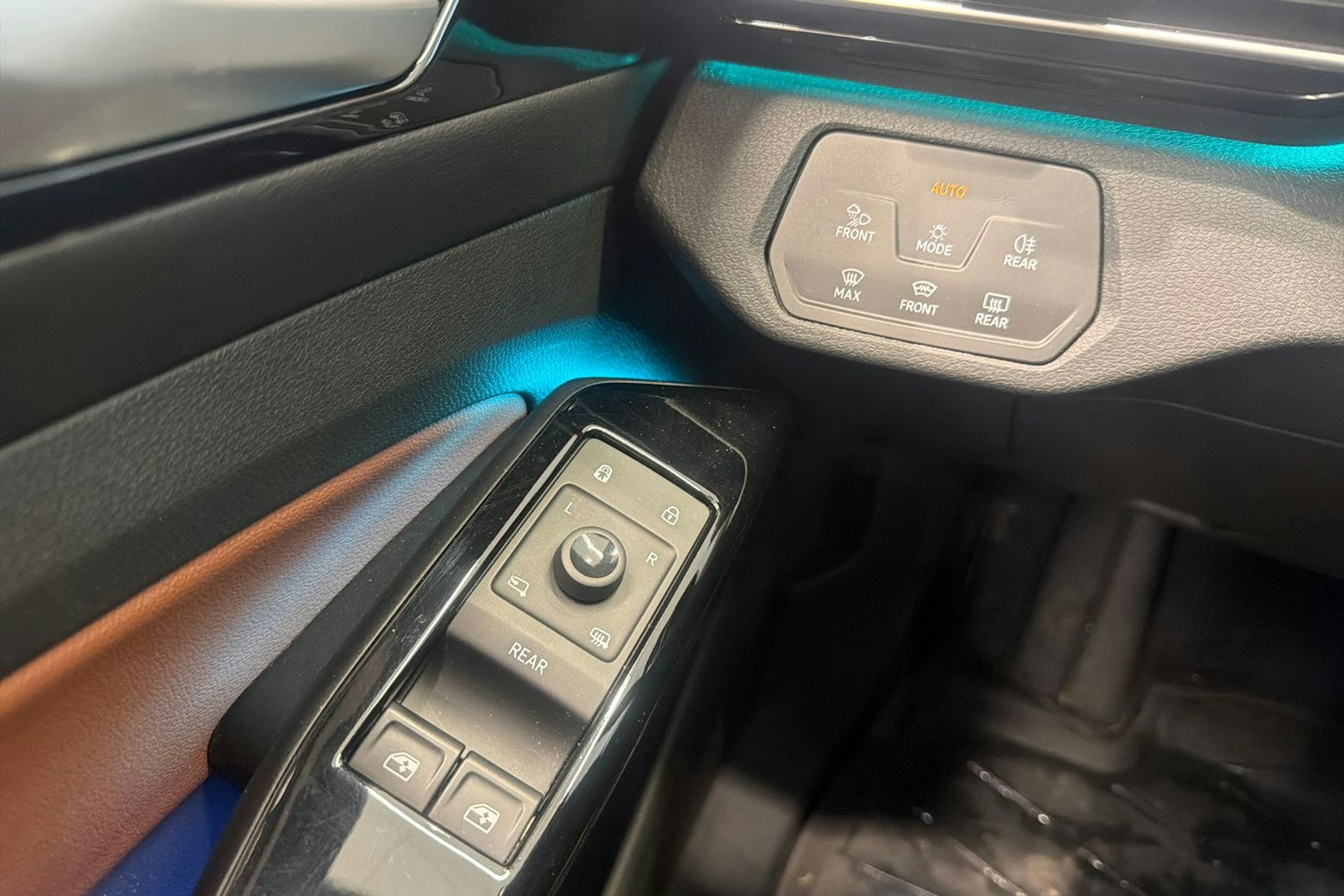 Harmaa Volkswagen ID.4 2021 kuva 17.