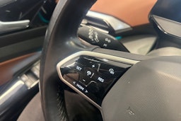 Harmaa Volkswagen ID.4 2021 kuva 18.