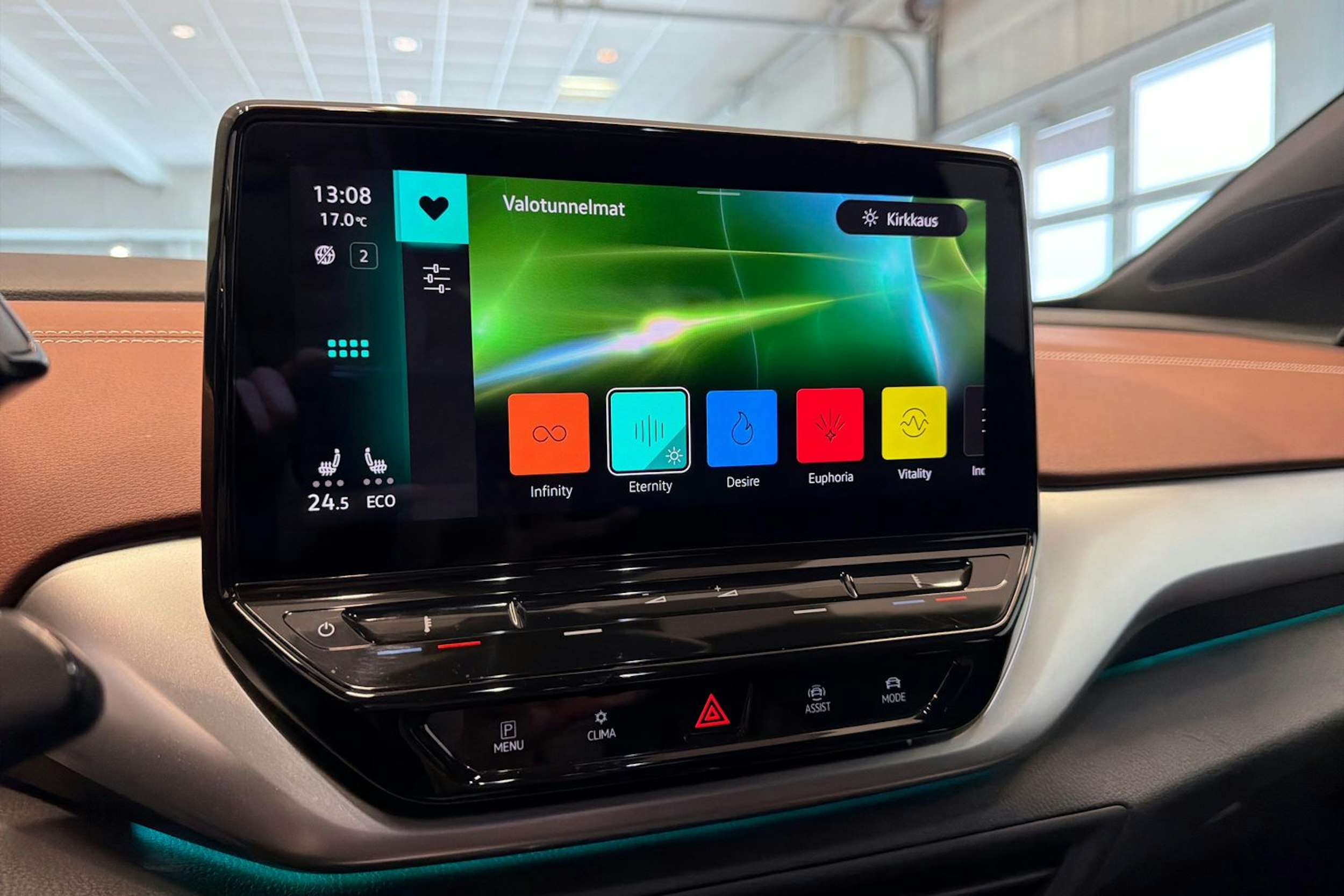 Harmaa Volkswagen ID.4 2021 kuva 23.