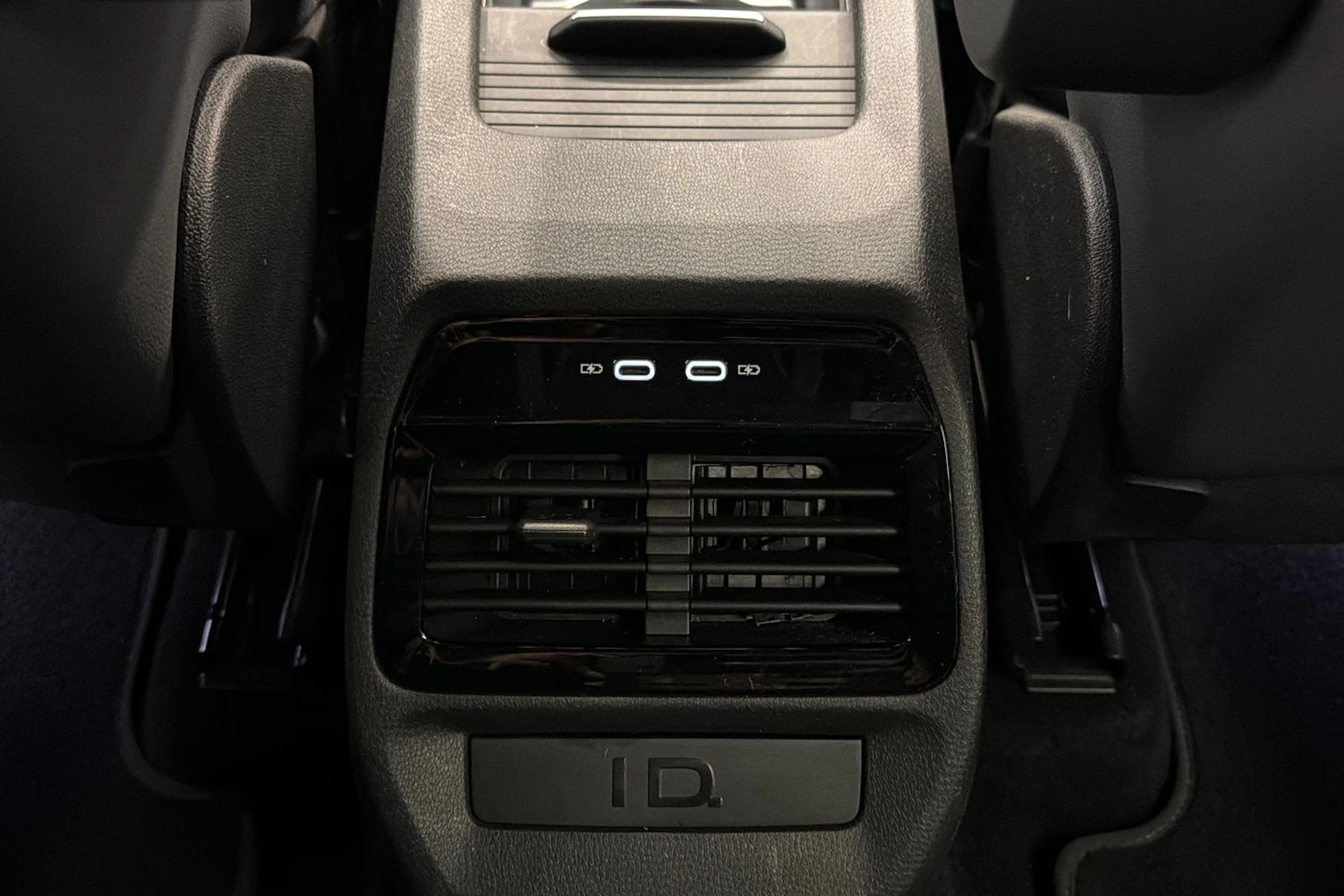 keltainen Volkswagen ID.4 2021 kuva 15.