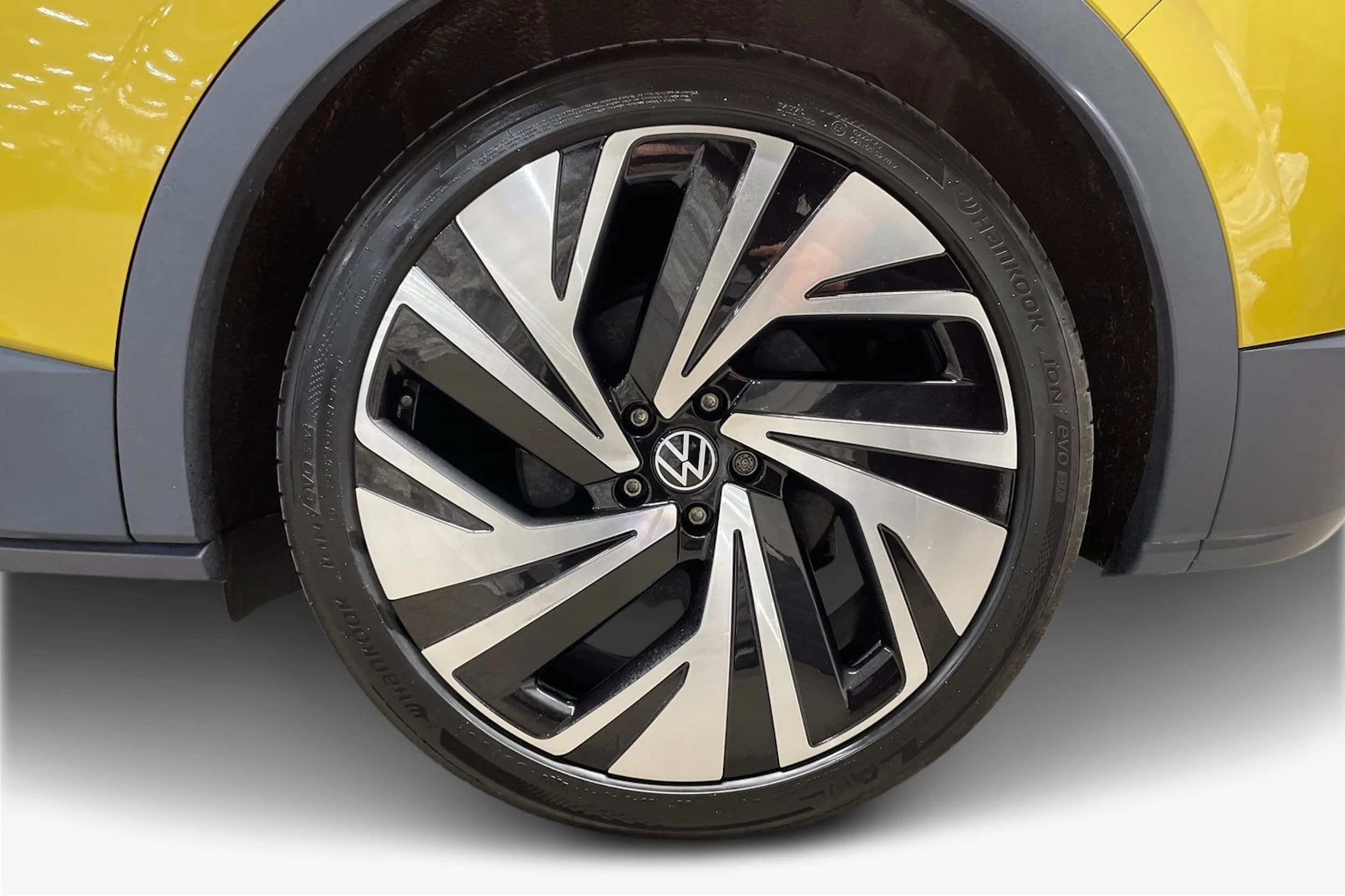 keltainen Volkswagen ID.4 2021 kuva 9.