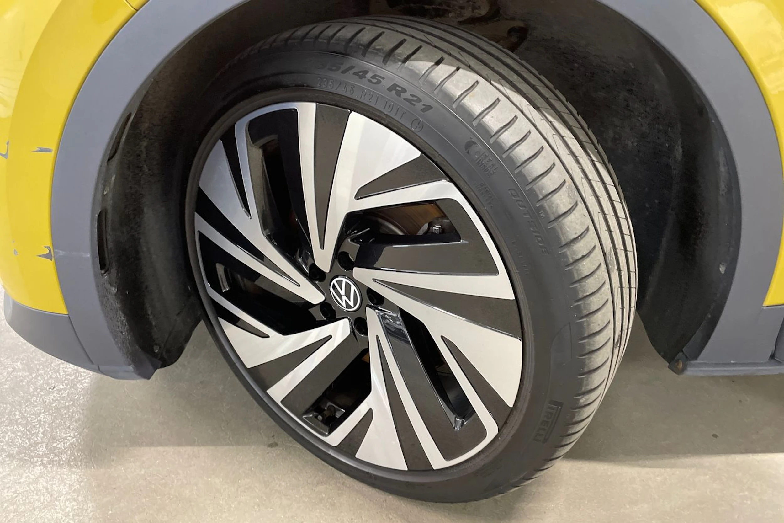 keltainen Volkswagen ID.4 2021 kuva 10.