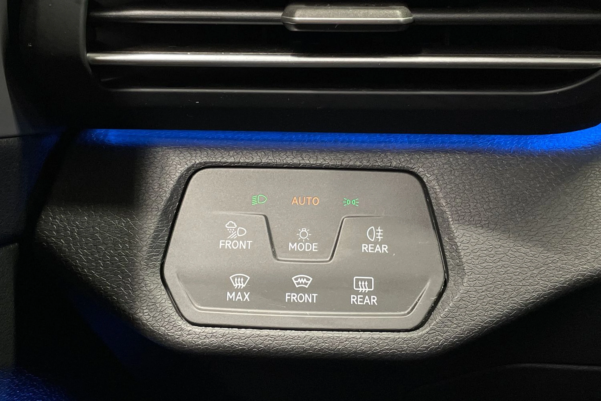 keltainen Volkswagen ID.4 2021 kuva 20.