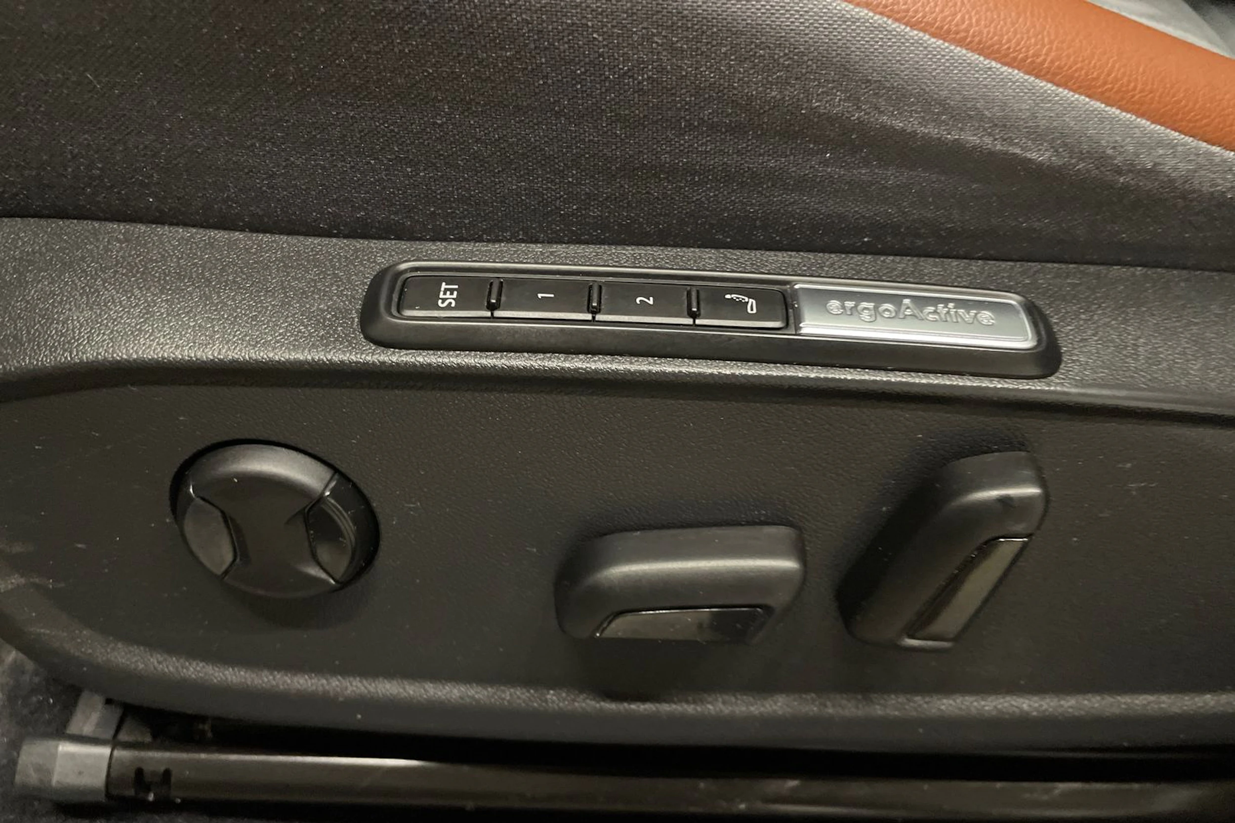 keltainen Volkswagen ID.4 2021 kuva 24.