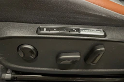 keltainen Volkswagen ID.4 2021 kuva 24.