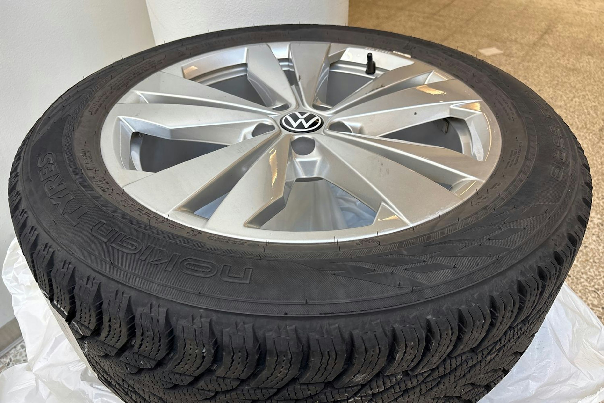 sininen Volkswagen ID.4 2021 kuva 12.