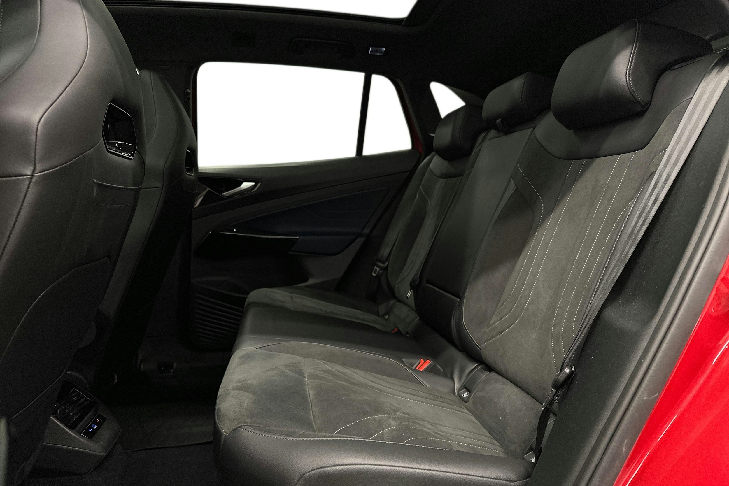 punainen Volkswagen ID.4 2021 kuva 10.