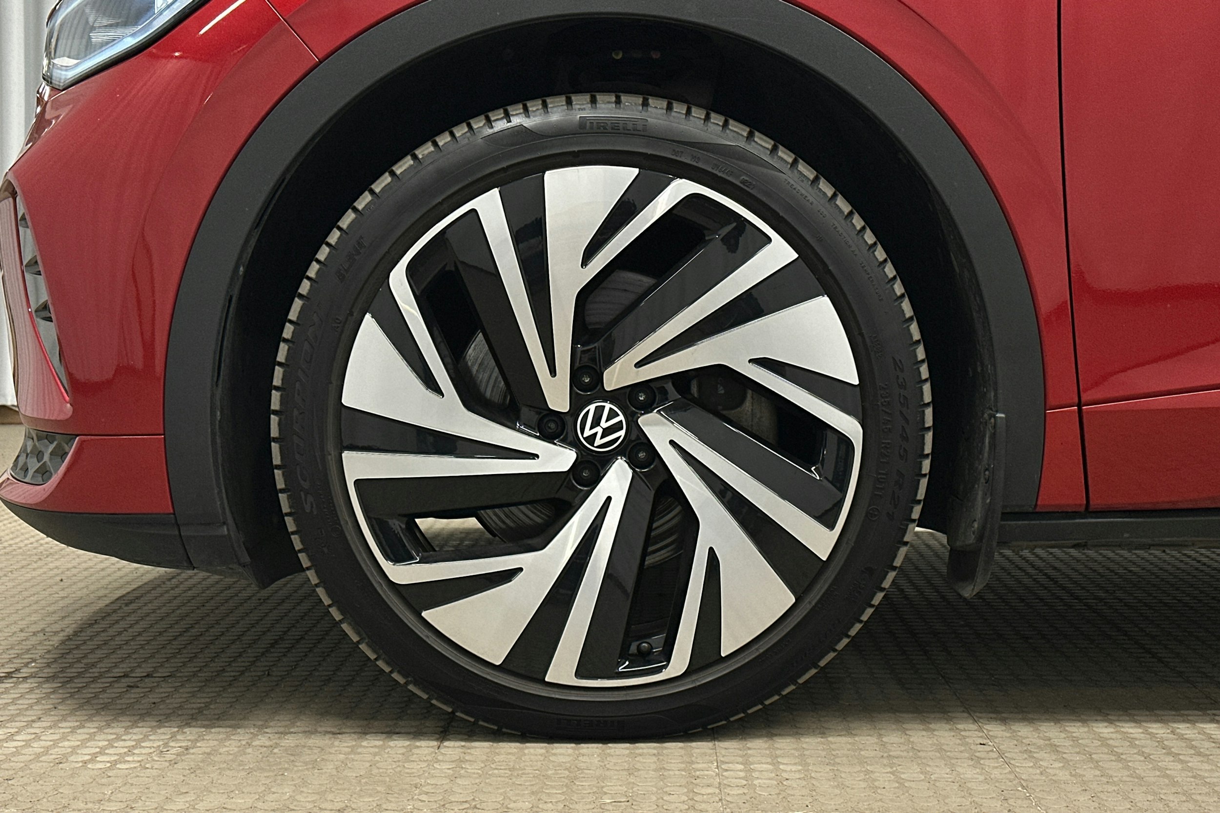 punainen Volkswagen ID.4 2021 kuva 11.