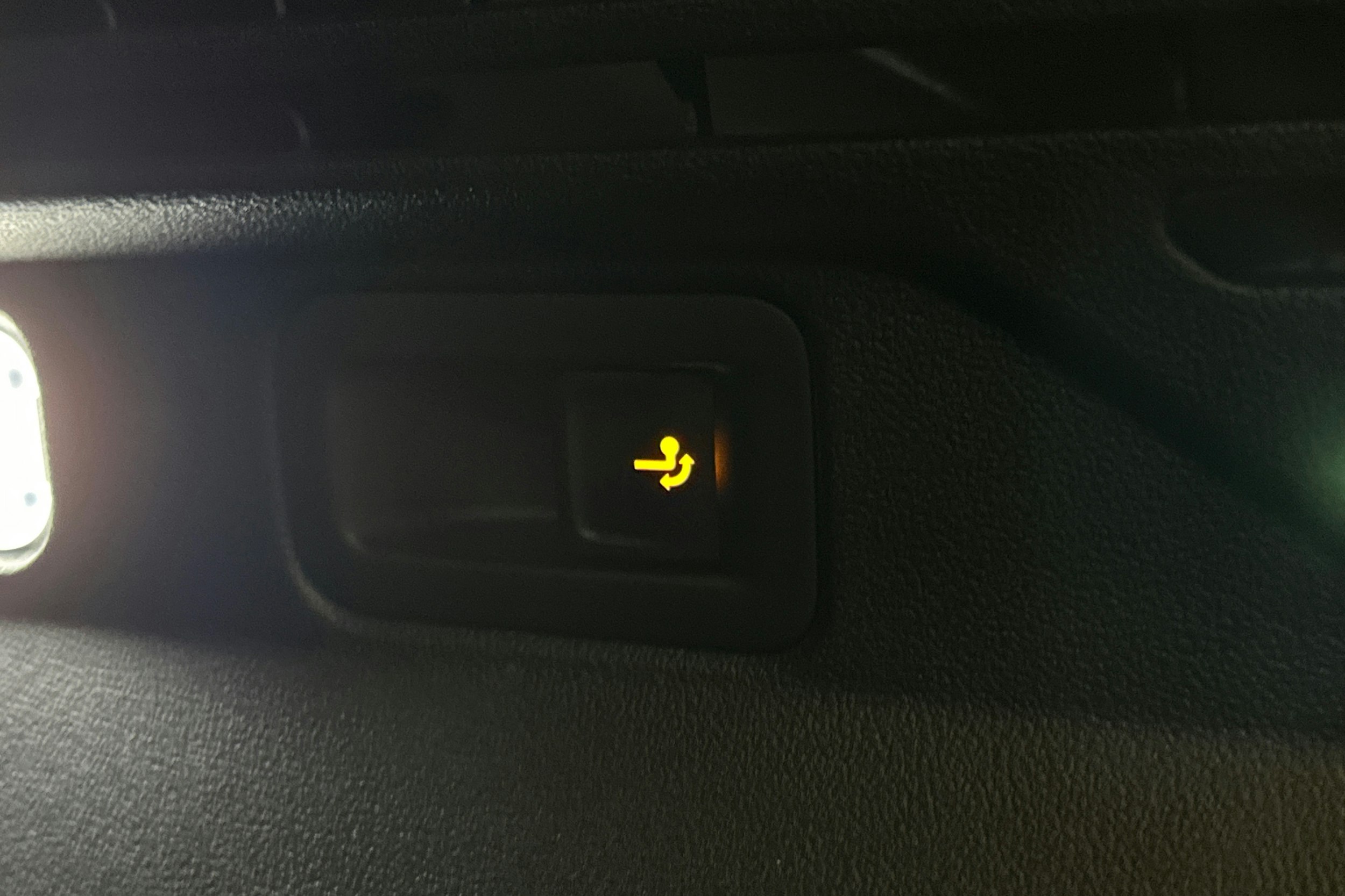 punainen Volkswagen ID.4 2021 kuva 16.