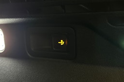 punainen Volkswagen ID.4 2021 kuva 16.