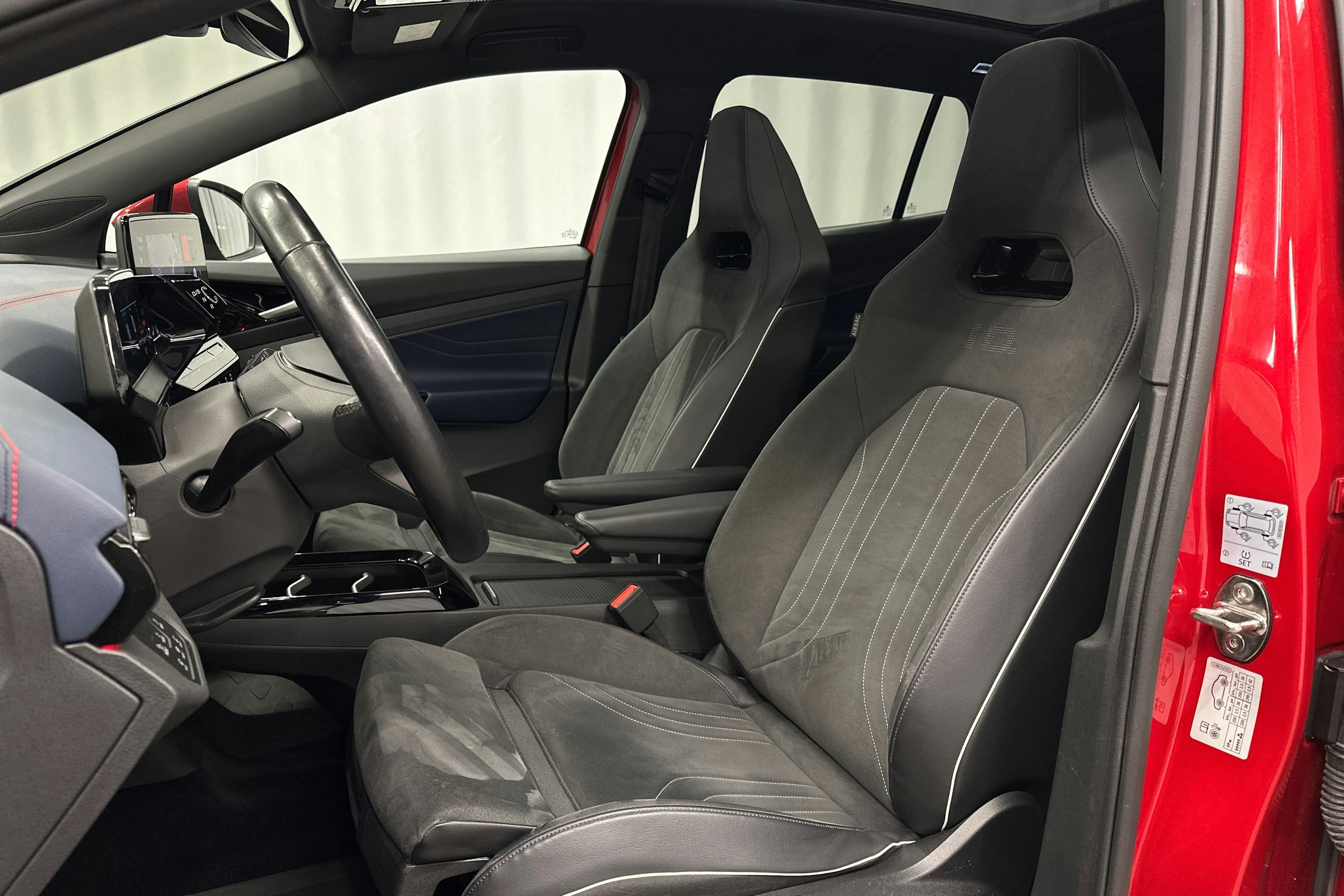 punainen Volkswagen ID.4 2021 kuva 18.
