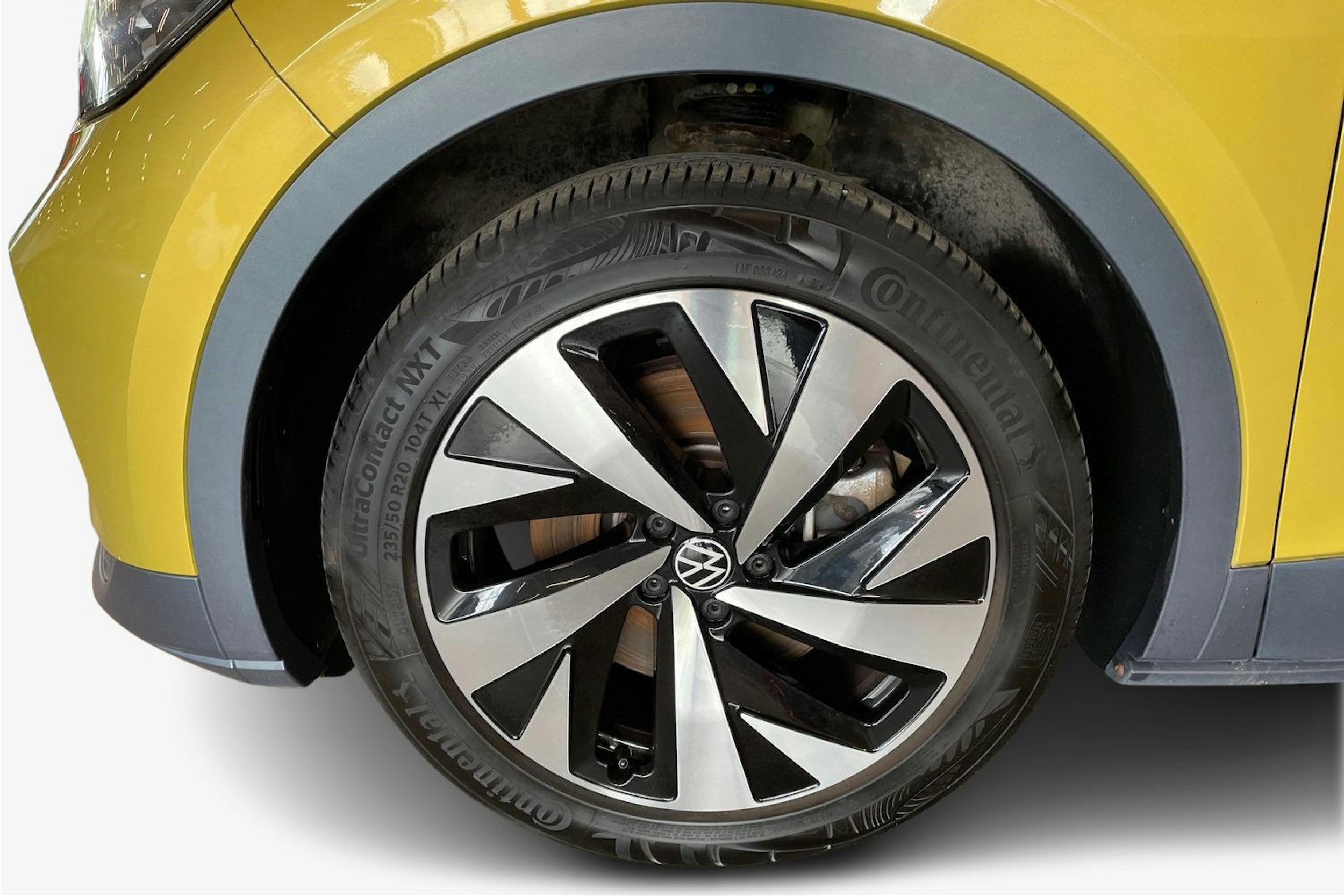 Keltainen Volkswagen ID.4 2021 kuva 11.