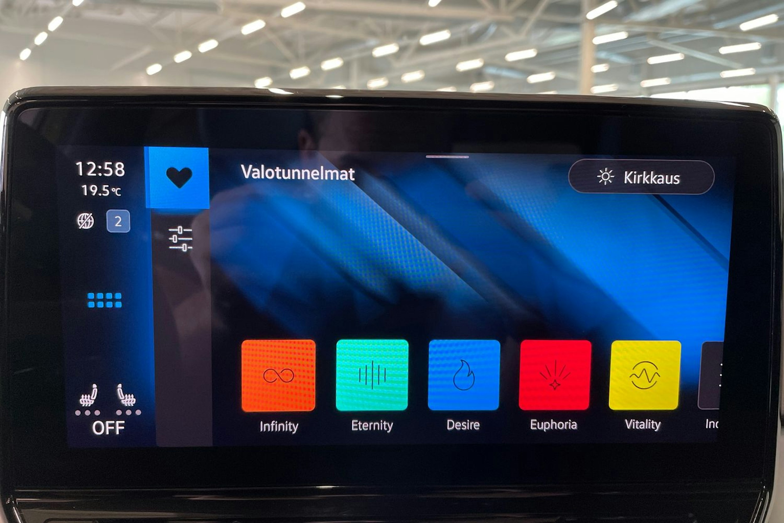 Keltainen Volkswagen ID.4 2021 kuva 28.