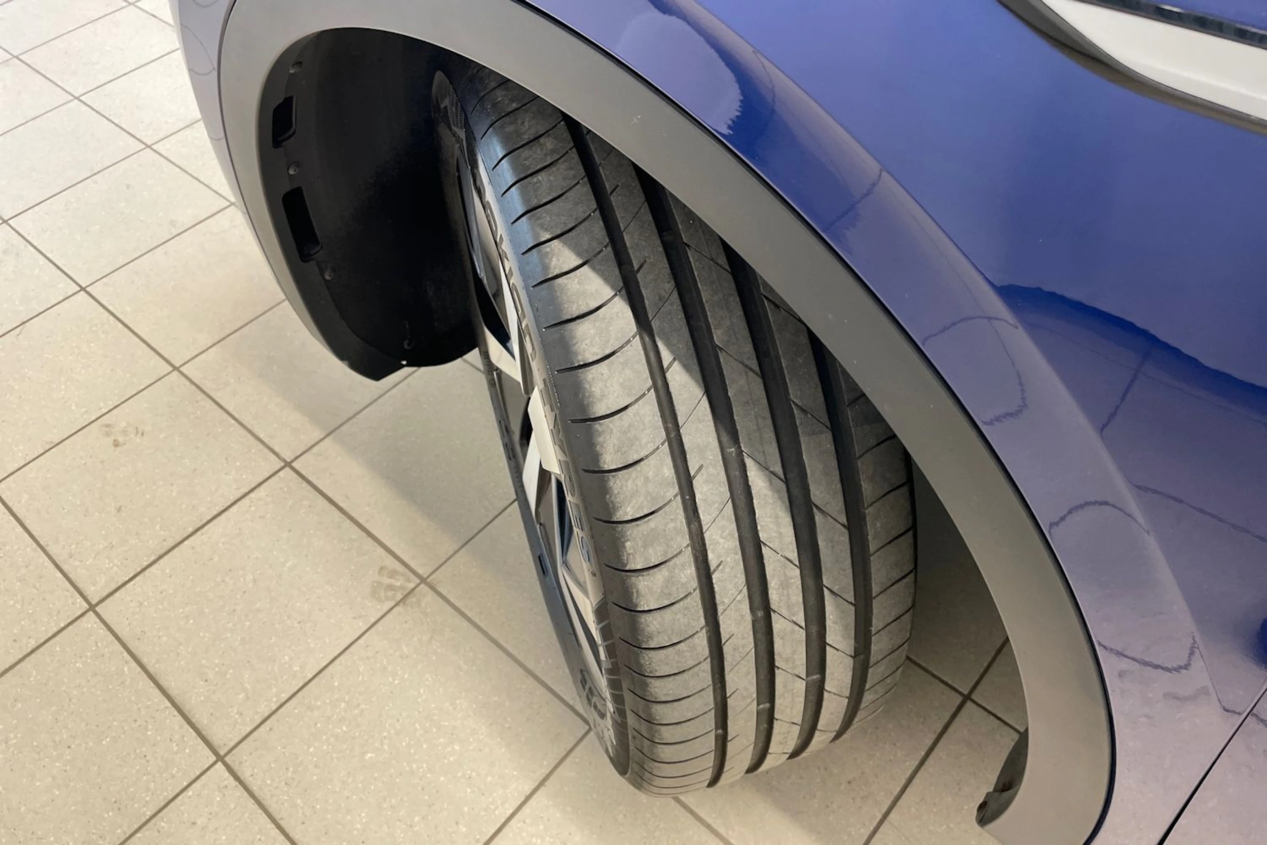 Sininen Volkswagen ID.4 2021 kuva 13.