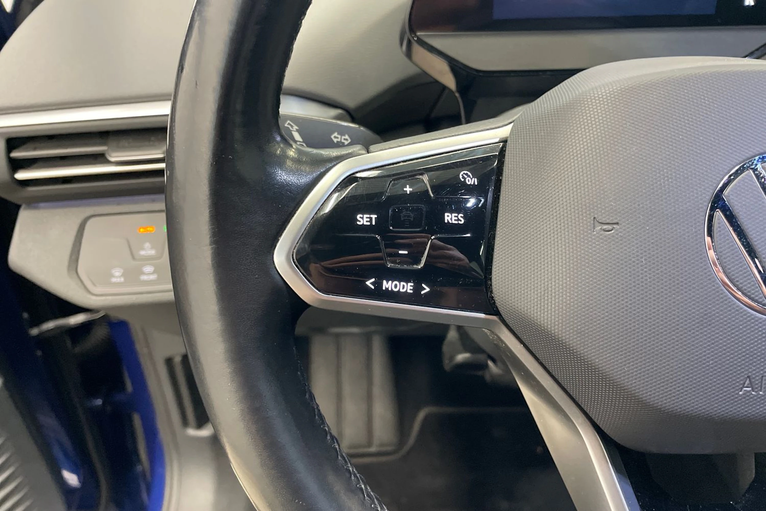 Sininen Volkswagen ID.4 2021 kuva 17.