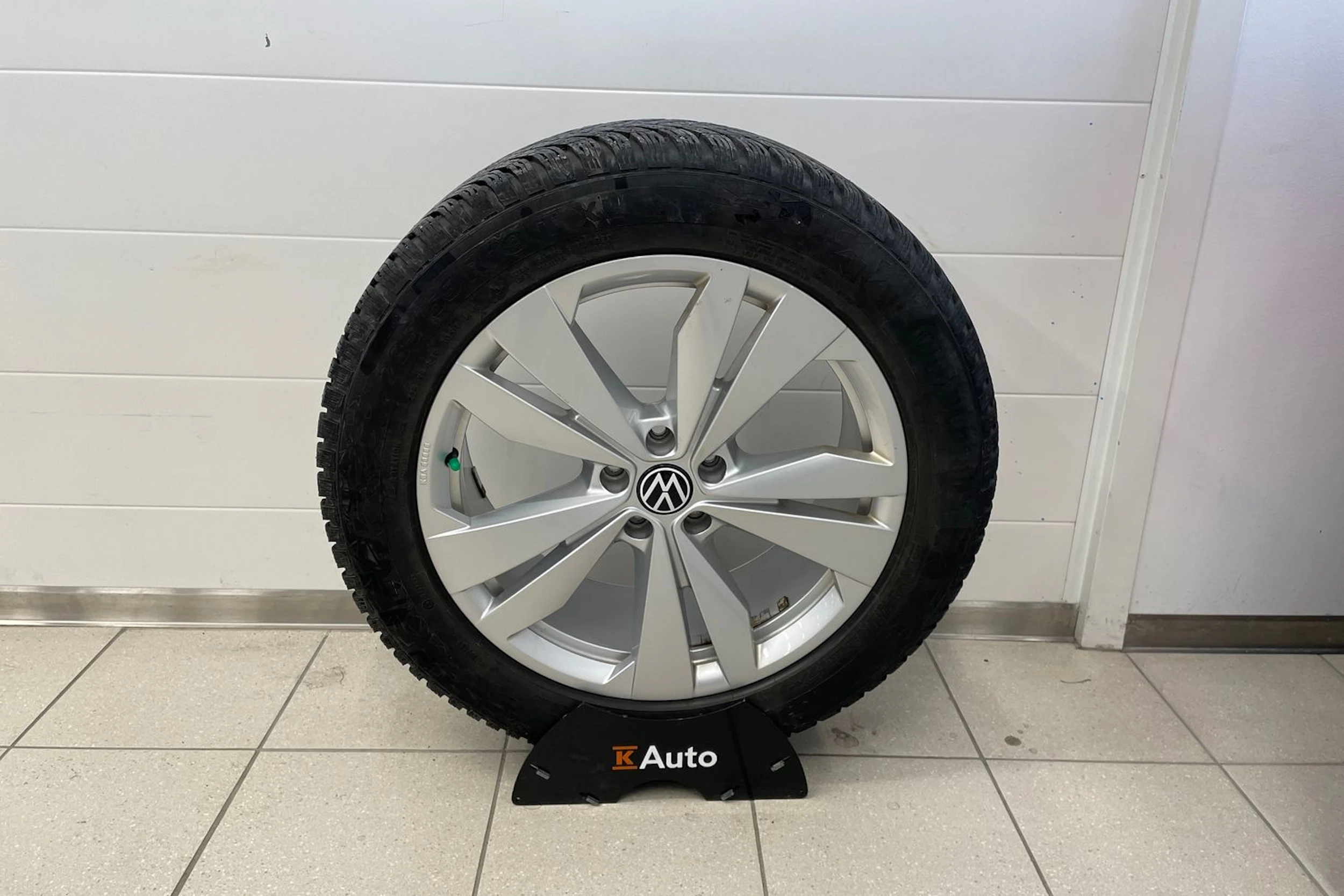 Sininen Volkswagen ID.4 2021 kuva 22.