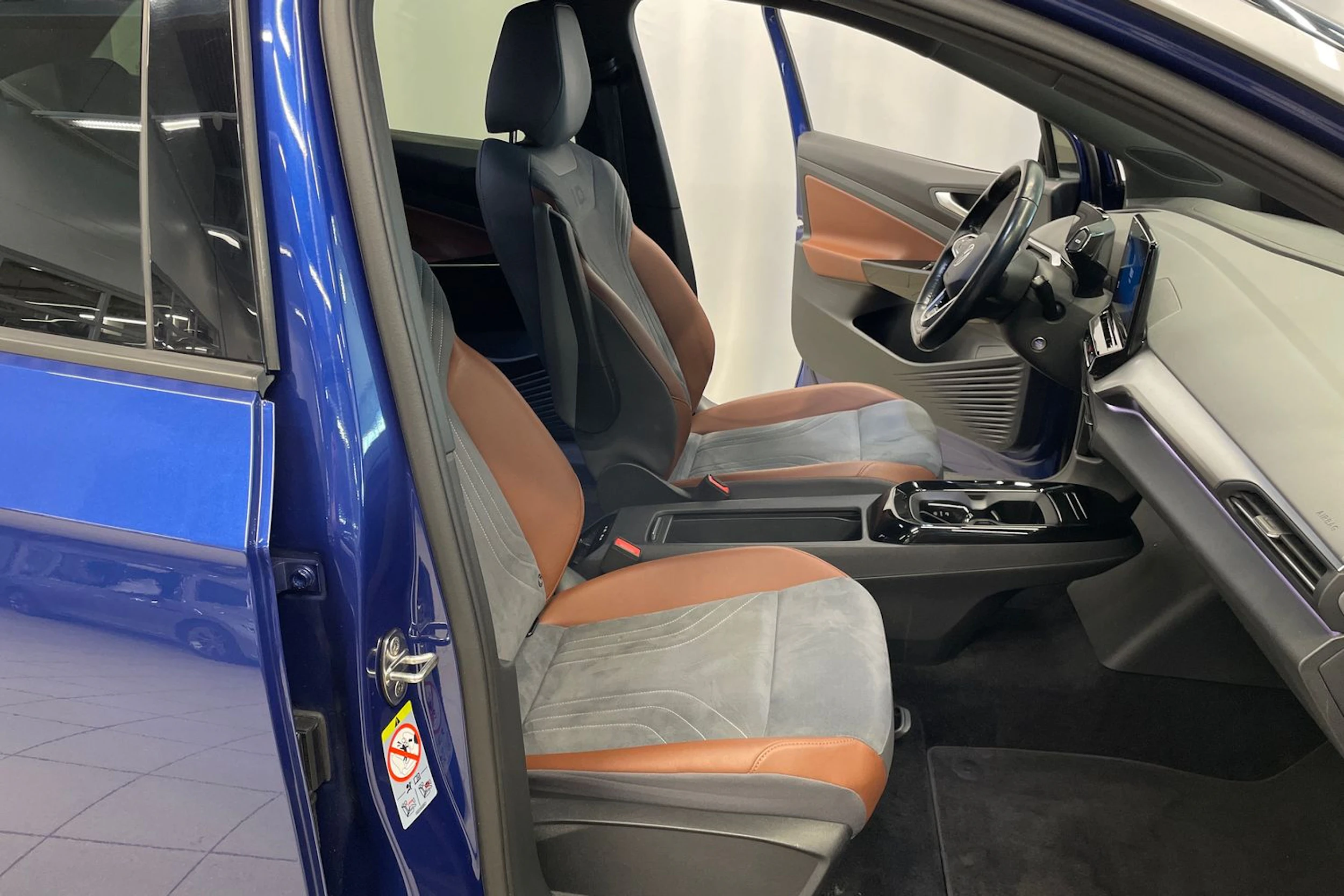 Sininen Volkswagen ID.4 2021 kuva 25.